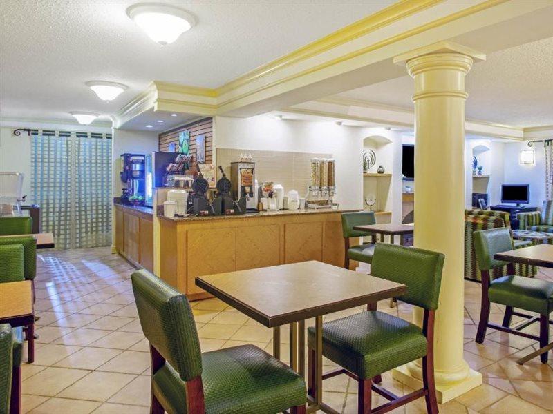 La Quinta Inn By Wyndham Виктория Экстерьер фото