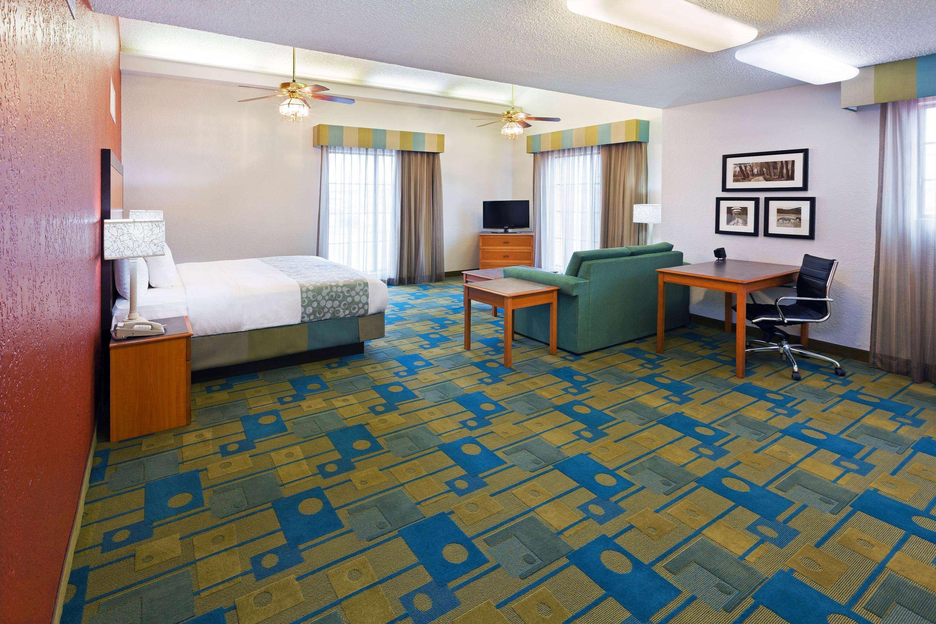 La Quinta Inn By Wyndham Виктория Экстерьер фото