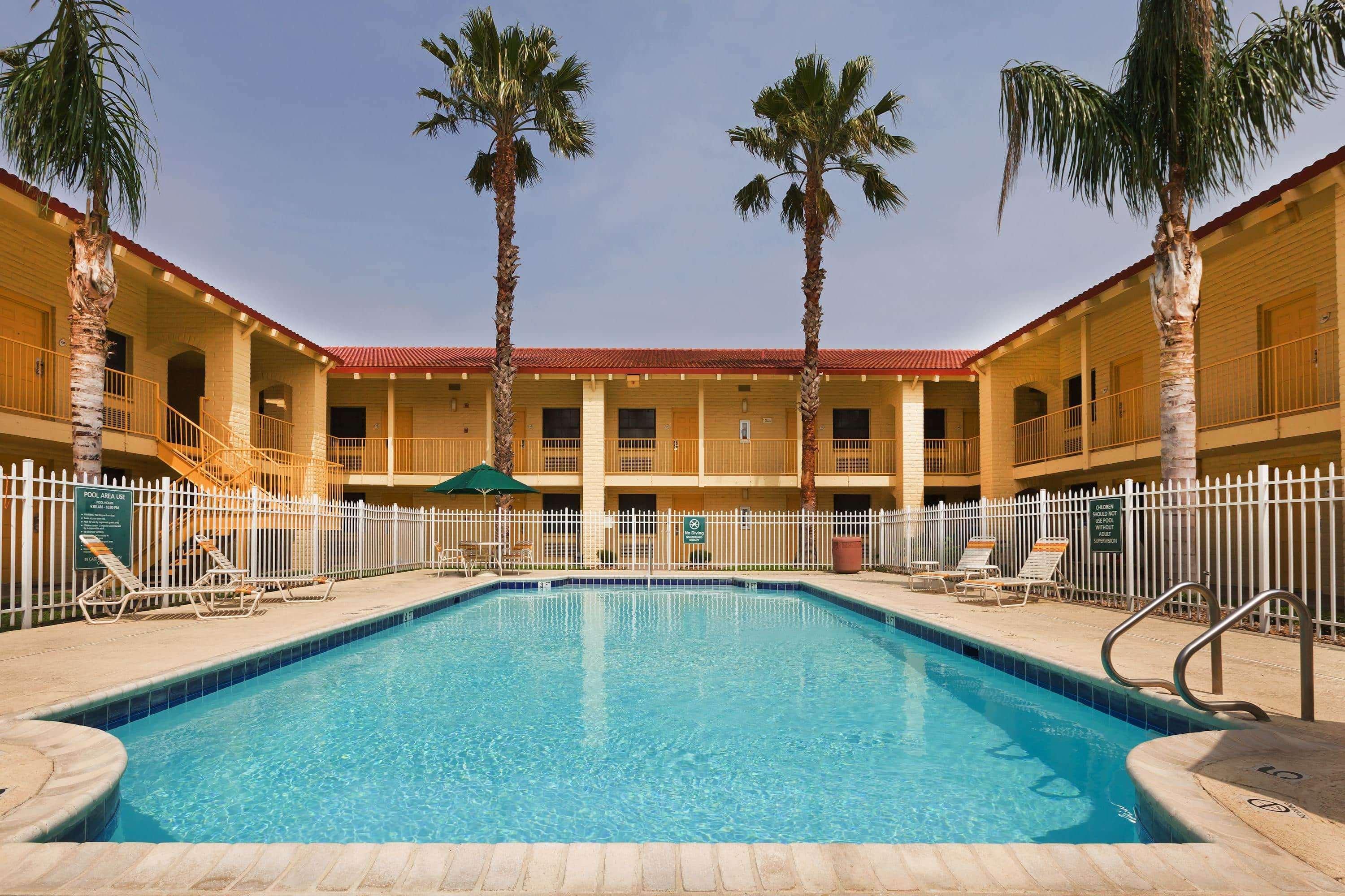 La Quinta Inn By Wyndham Виктория Экстерьер фото
