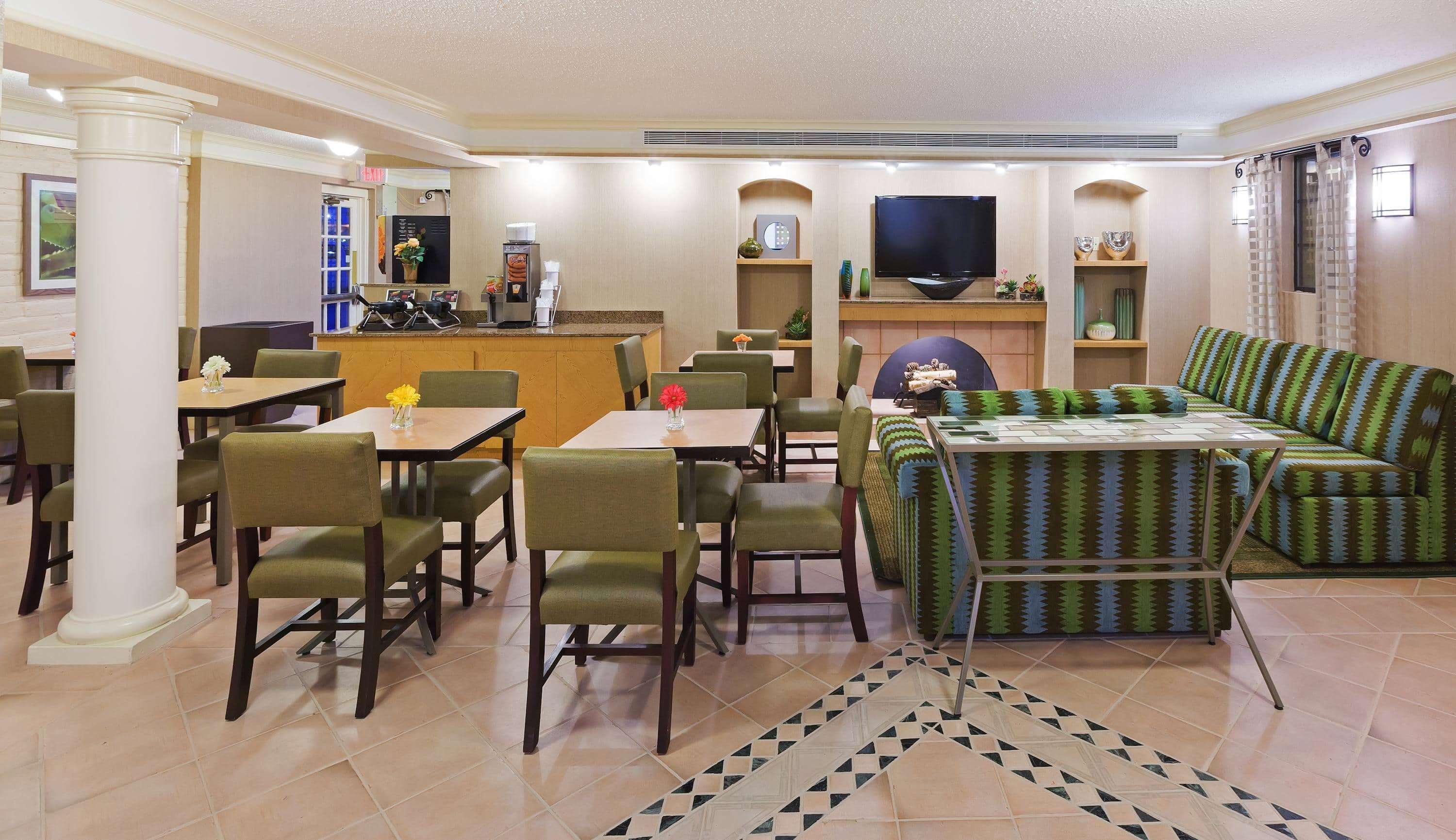 La Quinta Inn By Wyndham Виктория Экстерьер фото