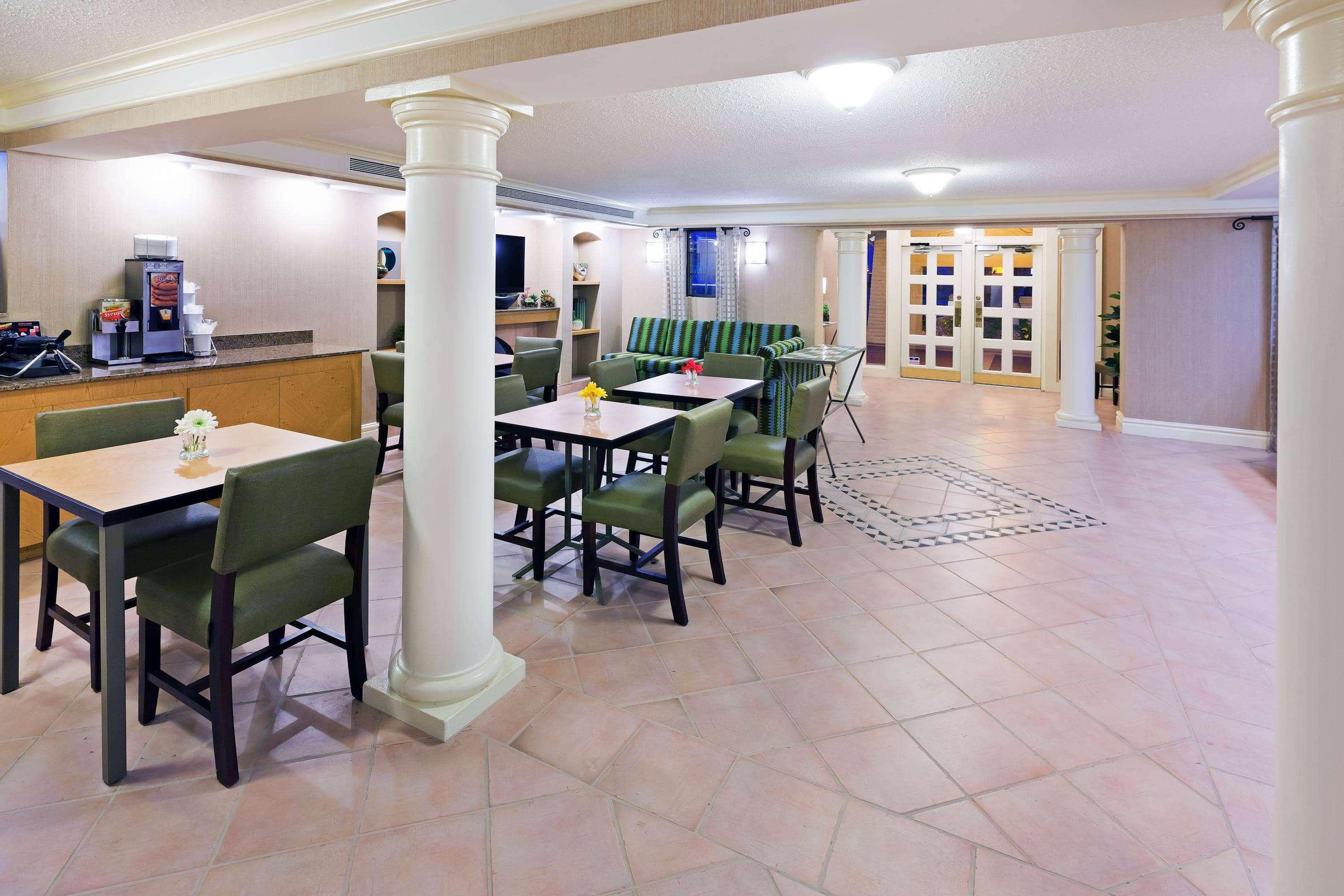 La Quinta Inn By Wyndham Виктория Экстерьер фото