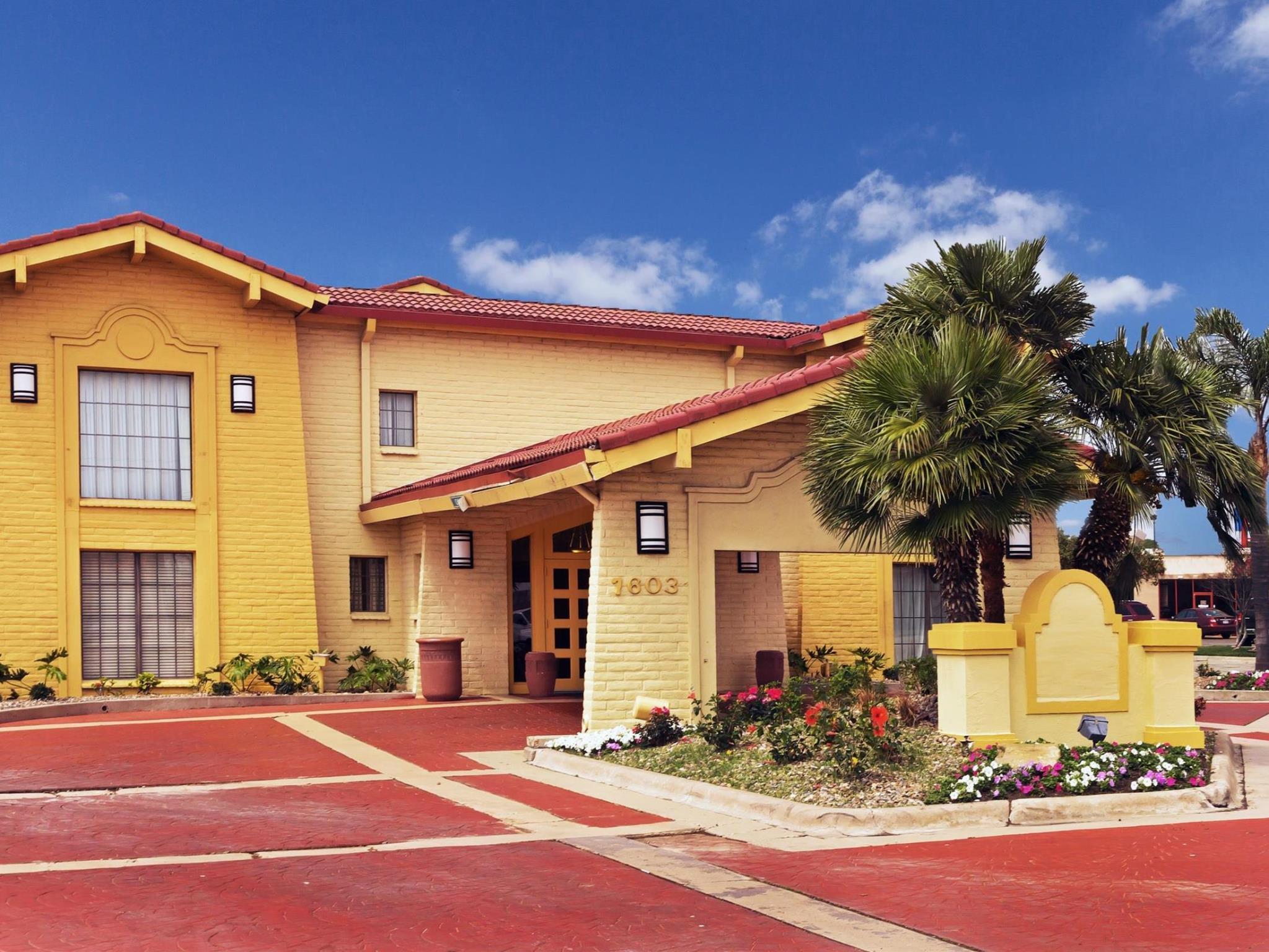 La Quinta Inn By Wyndham Виктория Экстерьер фото