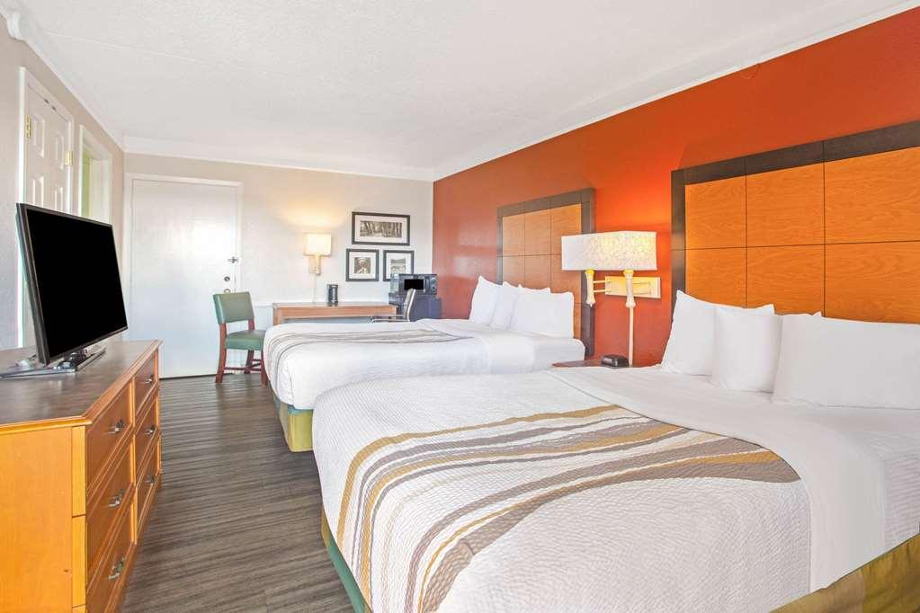 La Quinta Inn By Wyndham Виктория Номер фото
