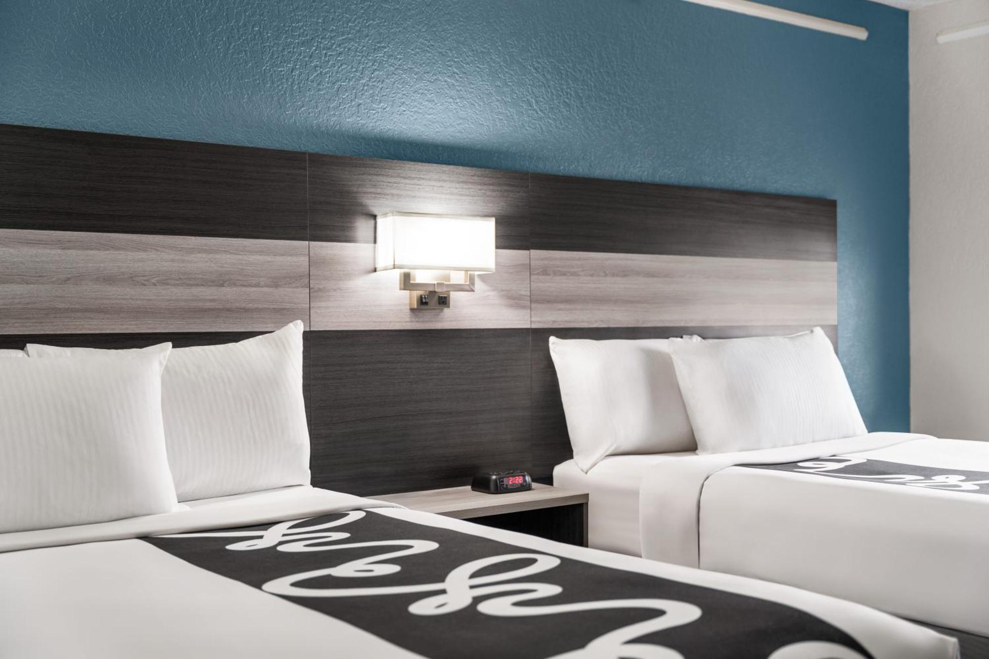 La Quinta Inn By Wyndham Виктория Экстерьер фото