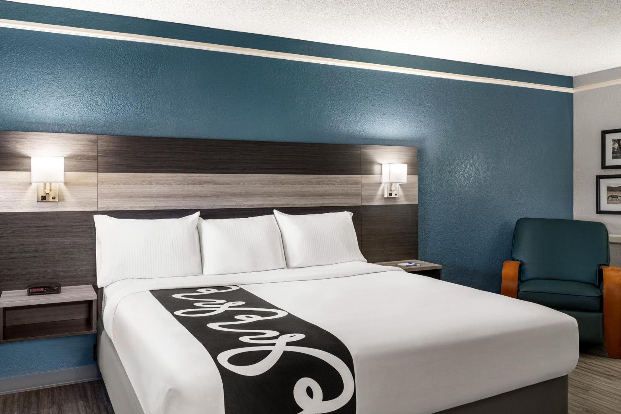 La Quinta Inn By Wyndham Виктория Экстерьер фото