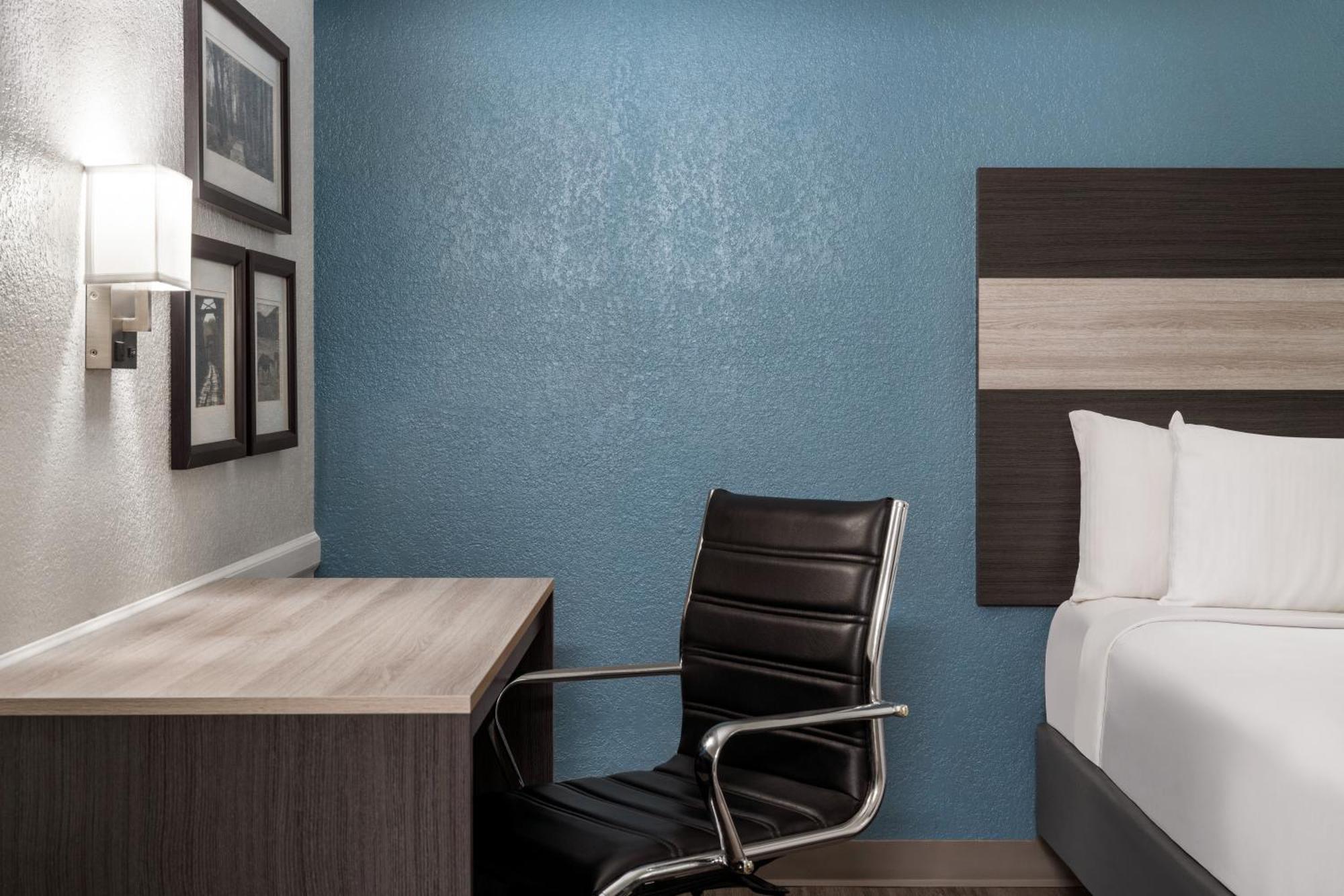La Quinta Inn By Wyndham Виктория Экстерьер фото