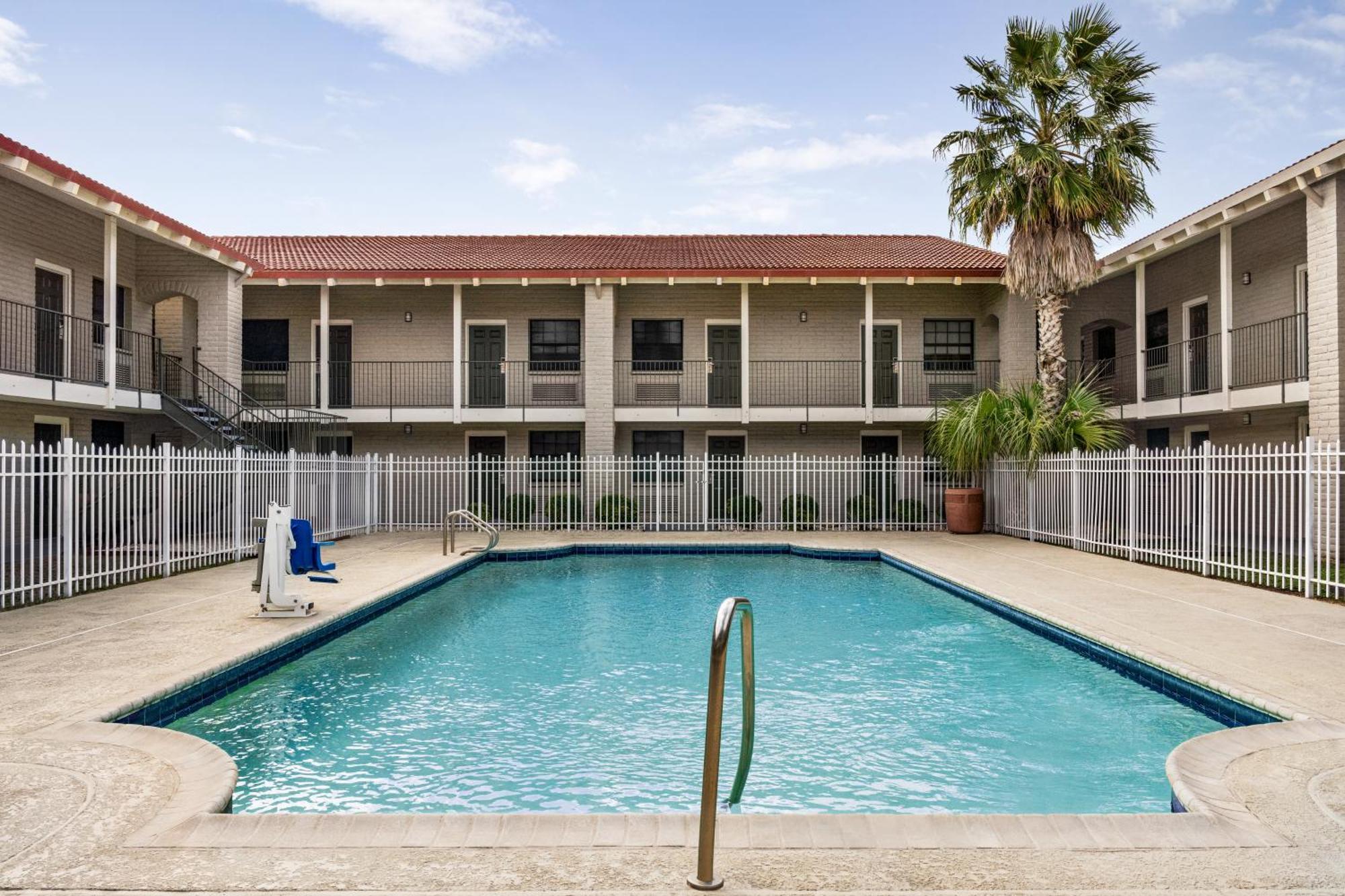 La Quinta Inn By Wyndham Виктория Экстерьер фото